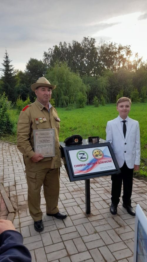 Тăван çӗршыва хӳтӗленӗ тата хӳтӗлекен мӗнпур салтака сума суса Нурлатра «Берет» монумент уçăлчӗ