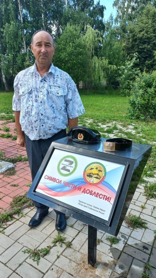 Тăван çӗршыва хӳтӗленӗ тата хӳтӗлекен мӗнпур салтака сума суса Нурлатра «Берет» монумент уçăлчӗ