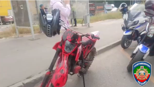 Тутарстанра правасăр çамрăк питбайкра тытса чарнă