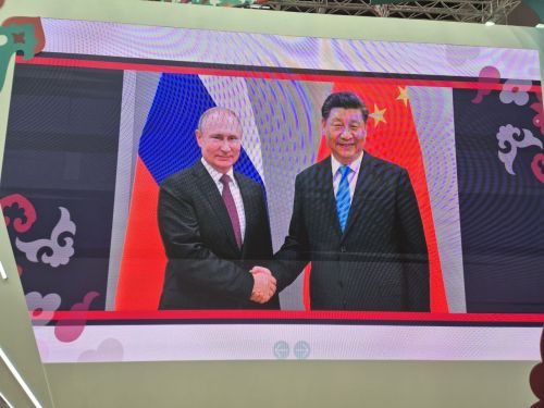 «Ростки» форумра Рустам Минниханов Тутарстана Китайпа нумай енпе ӗçлеме интереслӗ пулнине палăртрӗ