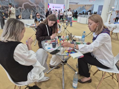 «Ростки» форумра Рустам Минниханов Тутарстана Китайпа нумай енпе ӗçлеме интереслӗ пулнине палăртрӗ