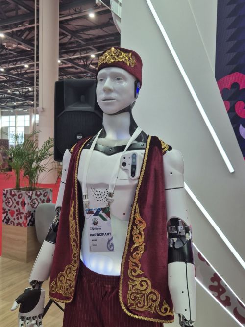 «Ростки» форумра Рустам Минниханов Тутарстана Китайпа нумай енпе ӗçлеме интереслӗ пулнине палăртрӗ