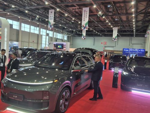 «Ростки» форумра Рустам Минниханов Тутарстана Китайпа нумай енпе ӗçлеме интереслӗ пулнине палăртрӗ