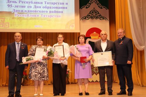 Республика кунӗ умӗн Çӗпрел районӗ 95 çул тултарнине паллă турӗ