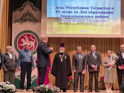 Республика кунӗ умӗн Çӗпрел районӗ 95 çул тултарнине паллă турӗ