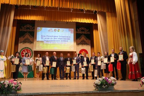 Республика кунӗ умӗн Çӗпрел районӗ 95 çул тултарнине паллă турӗ