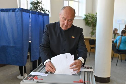 Марат Ахметов: «Паян эпир пулас ӑрусене тивӗçлӗ пурнăç туса парассишӗн сасăлатпăр»