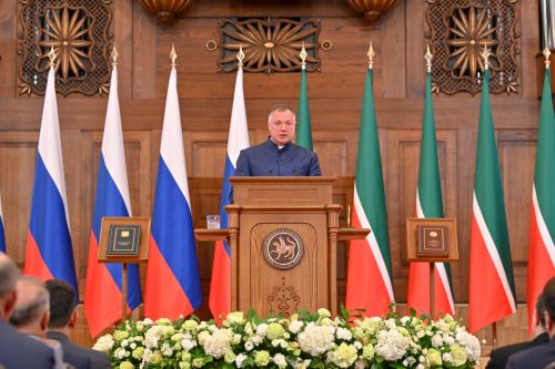 Паян Рустам Минниханов Тутарстан Республикин Раисӗн должноçне йышăнчӗ