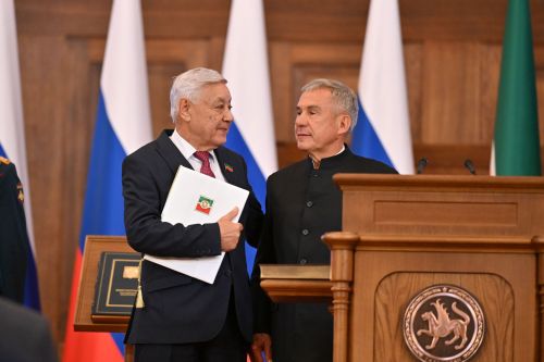 Паян Рустам Минниханов Тутарстан Республикин Раисӗн должноçне йышăнчӗ