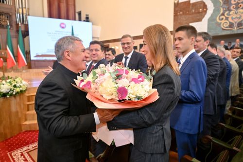 Паян Рустам Минниханов Тутарстан Республикин Раисӗн должноçне йышăнчӗ