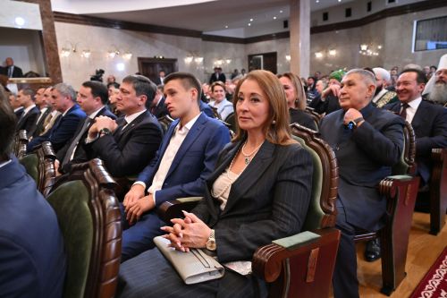 Паян Рустам Минниханов Тутарстан Республикин Раисӗн должноçне йышăнчӗ