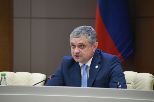 Минниханов министрсене çирӗплетнӗ