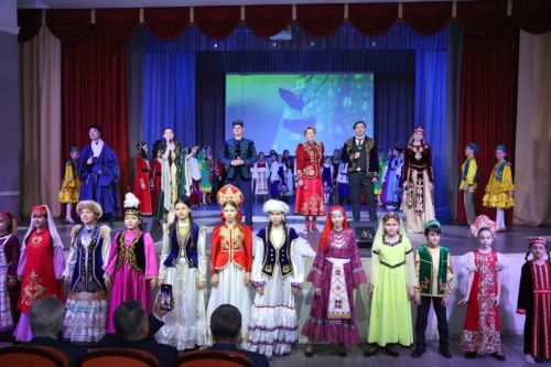 Вырсарникун Туслăх Çуртӗнче Доминикан Республикин артисчӗсен концерчӗ пулать.