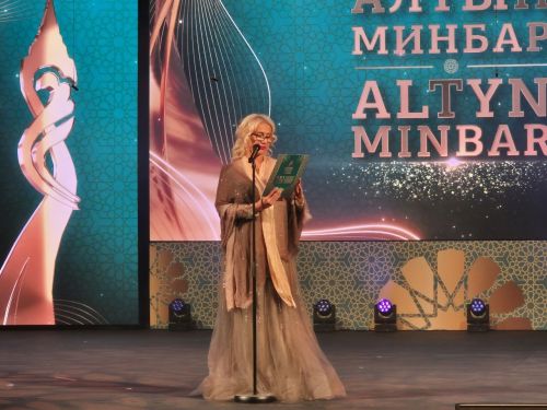 Хусанти «Алтын минбар» халăхсен хушшинчи кинофестивале Елена Цыплаковапа Любовь Казарновская хутшăнчӗç