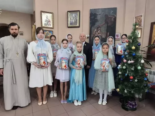 Николай Угаслов Хулаҫырми вӑтам шкул ачисене кӑҫал та Раштавпа саламларӗ