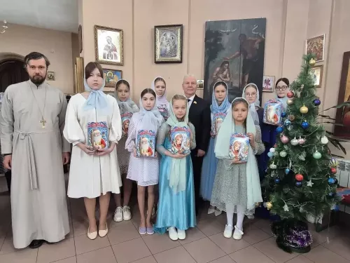 Николай Угаслов Хулаҫырми вӑтам шкул ачисене кӑҫал та Раштавпа саламларӗ