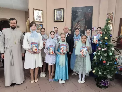 Николай Угаслов Хулаҫырми вӑтам шкул ачисене кӑҫал та Раштавпа саламларӗ
