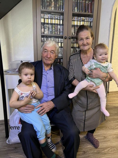 Аксу районӗнчи Беловкăра пурăнакан ӗç ветеранӗ Геннадий Селиванов çак кунсенче 80 çул тултарчӗ