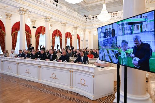 Хусанта ӗçсӗрлӗх шайӗ чакнă, туристсен шучӗ ӳснӗ, çӗнӗ самолетсем тăвăнаççӗ... Тата мӗн çинчен калаçнă хула Думинче?