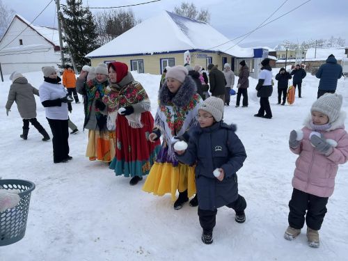 Аксури «Снеговик-фест»: пӗрле чух хӗллехи сивӗ кун та ăшăрах