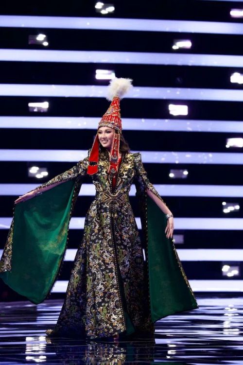 Валентина Алексеева - первая в мире «Мисс Брикс»