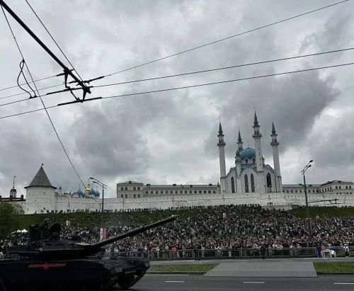 Парад, «Вилӗмсӗр полк» тата салют: Хусанта Çӗнтерӳ кунне мӗнле паллă тăвӗç