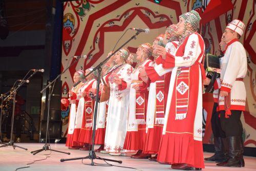 «БАЛКЫШ» ФЕСТИВАЛӖН ГАЛА-КОНЦЕРТНЕ «ХӖЛХЕМ» ЧĂВАШ ХАЛĂХ ФОЛЬКЛОР АНСАМБЛӖ ХУТШĂНЧӖ