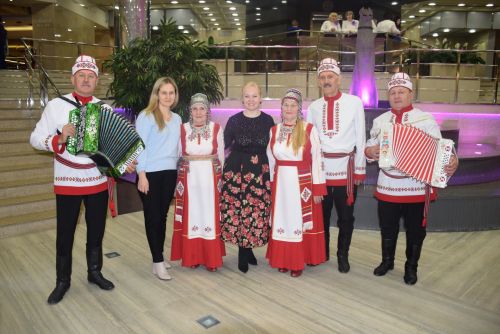 «БАЛКЫШ» ФЕСТИВАЛӖН ГАЛА-КОНЦЕРТНЕ «ХӖЛХЕМ» ЧĂВАШ ХАЛĂХ ФОЛЬКЛОР АНСАМБЛӖ ХУТШĂНЧӖ