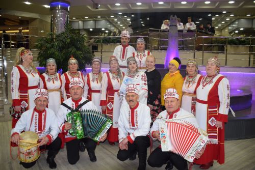 «БАЛКЫШ» ФЕСТИВАЛӖН ГАЛА-КОНЦЕРТНЕ «ХӖЛХЕМ» ЧĂВАШ ХАЛĂХ ФОЛЬКЛОР АНСАМБЛӖ ХУТШĂНЧӖ
