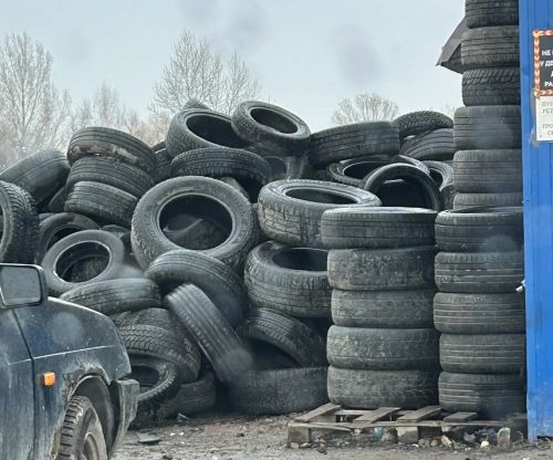 Хусанта кивӗ машина ураписене (покрышкисене) йышăнаççӗ