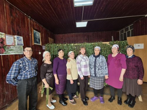 Апас районӗнчи Черккӗн ялӗн волонтерӗсен кӗлӗ вуламасăр ӗçе пуçăнмаççӗ