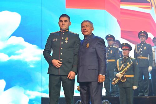 ТР Раисӗ чăваш офицера Дмитрий Шингарева орден медалӗпе чысларӗ