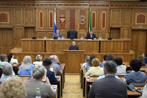 «Сувар» хаҫат ӗҫченне ТР Патшалӑх Канашӗн Председателӗн Тав хучӗпе чысларӗҫ