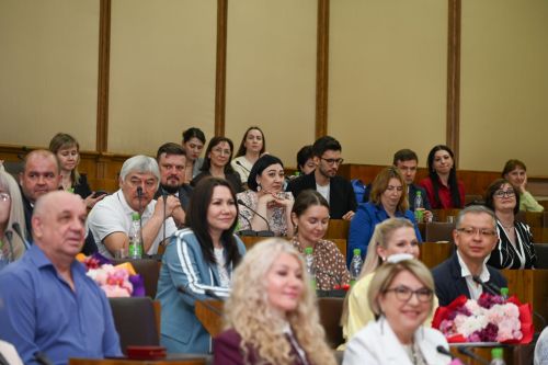 «Сувар» хаҫат ӗҫченне ТР Патшалӑх Канашӗн Председателӗн Тав хучӗпе чысларӗҫ