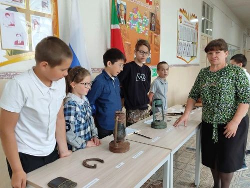 Кивӗ Тимушкел шкулӗнче «Музее экспонат парнеле» акци ирттернӗ