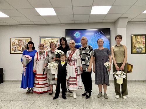 «Родные мотивы»: в Казани открылась выставка Юрия и Татьяны Бердниковых