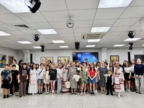 «Родные мотивы»: в Казани открылась выставка Юрия и Татьяны Бердниковых