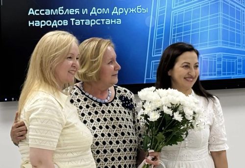 «Родные мотивы»: в Казани открылась выставка Юрия и Татьяны Бердниковых