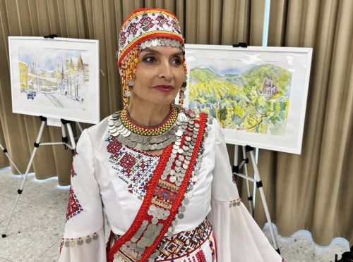 «Родные мотивы»: в Казани открылась выставка Юрия и Татьяны Бердниковых