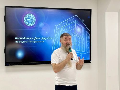 «Родные мотивы»: в Казани открылась выставка Юрия и Татьяны Бердниковых