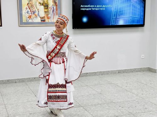 «Родные мотивы»: в Казани открылась выставка Юрия и Татьяны Бердниковых