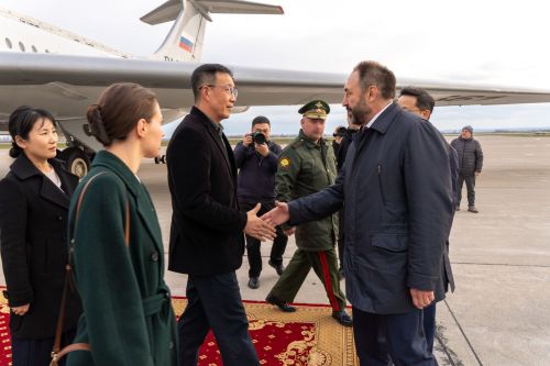 Китайăн Оборона министрӗ Дун Цзюнь Хусана та çитнӗ