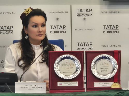 Хусанти ресторанӑн шеф-поварӗ Ильгиз Галиев Тунисри турниртан 2 ылтӑн медальпе таврӑннӑ