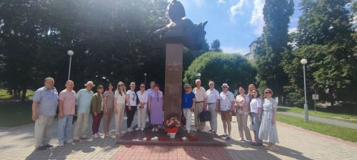 Возложили цветы к памятнику Михаила Сеспеля