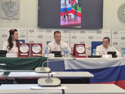 Хусанти ресторанӑн шеф-поварӗ Ильгиз Галиев Тунисри турниртан 2 ылтӑн медальпе таврӑннӑ