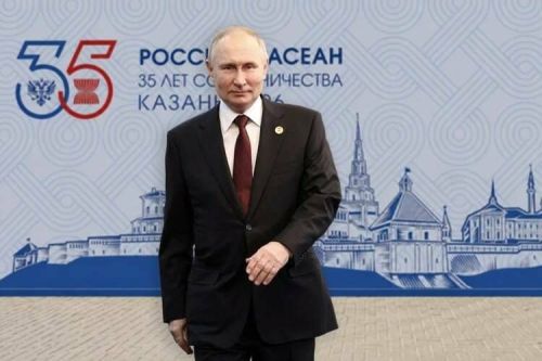 Раççей Президенчӗ Владимир Путин Хусана çитнӗ