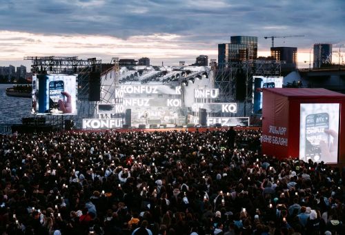 Хусанта иртнӗ Çамрăксен кунӗнче икӗ çамрăк çемье чăмăртаннă