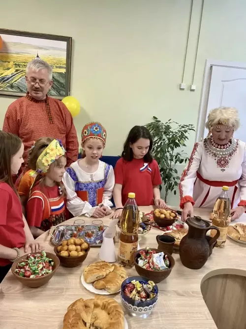 Ульяновскри çар ветеранӗсем ачасем патӗнче хăнара пулчӗç