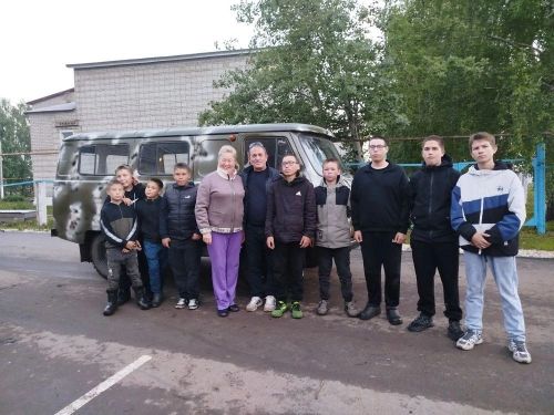 Аксу районӗнчи Кивӗ Ӳселӗнче пурăнакансем хăйсен СВОри ентешӗ валли машина туянса пама пысăк тӳпе хывнă