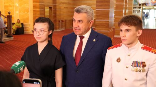 Тутарстан ЕГЭ тытса 100 балл пухнă ачасен шучӗпе Раççейре лидерсен йышӗнче